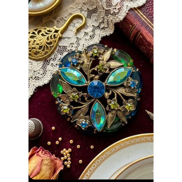 Vintage Floral Wreath Brooch Blue Green Crystal Gold Tone Botanical Pin 1.75" - Picture 1 of 6